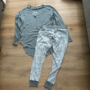Splendid Blue Henley pajama set - deer print size xs new!